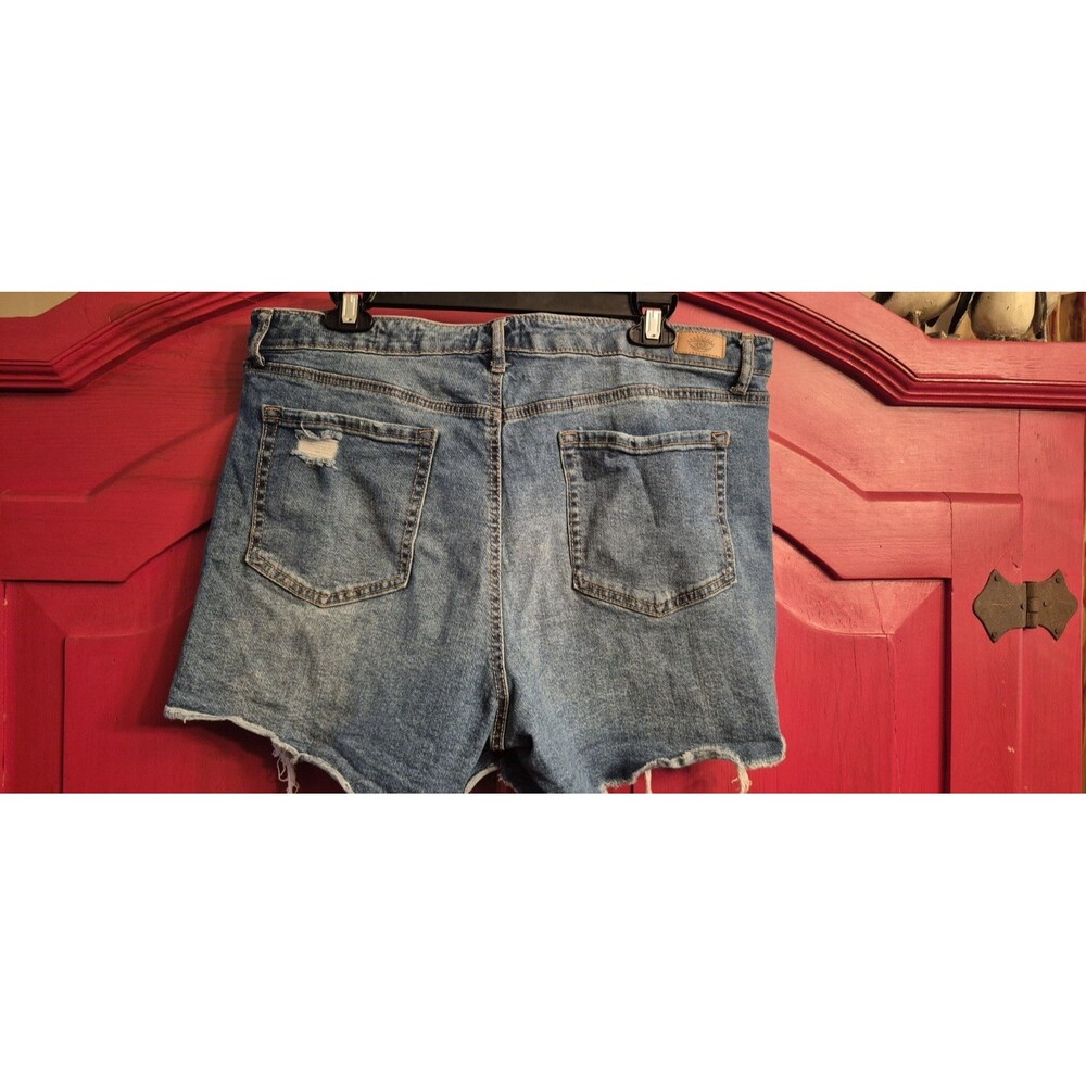 Sofia Vergara Size 16 Lila Jean Short Distressed Denim Cutoff Style Summer EUC - Picture 2 of 2